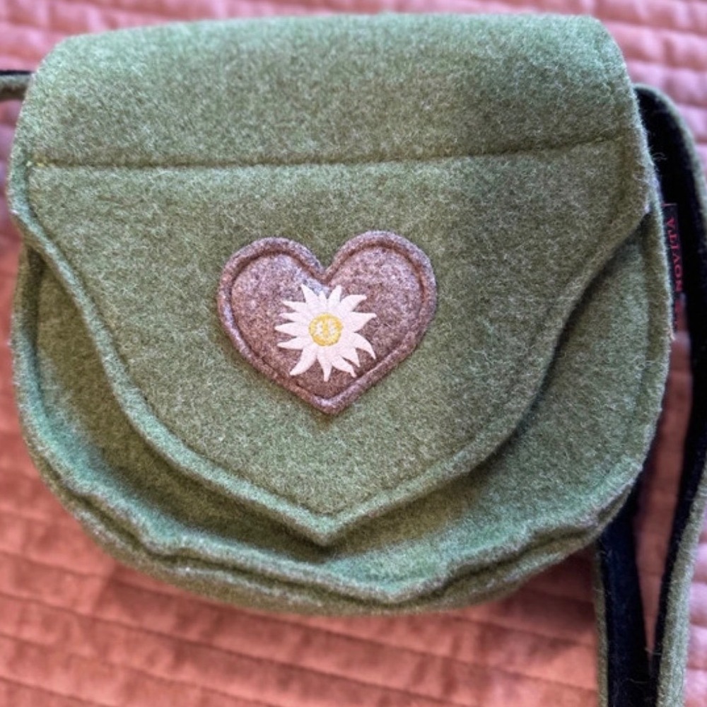 Le Novita Green Felt Crossbody Bag Cottagecore Embroidered Daisy Flower - Picture 2 of 4
